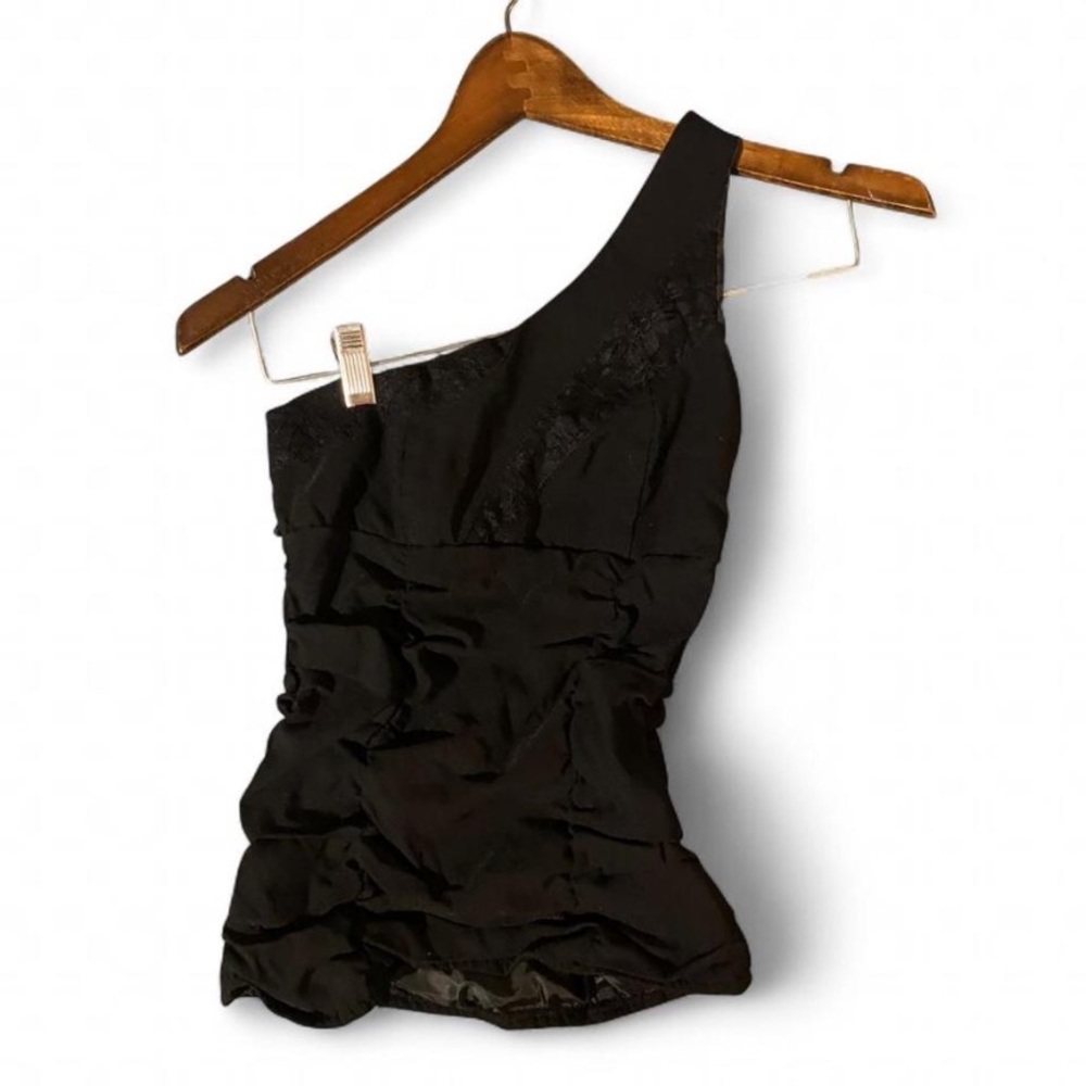 Elegant Black One-Shoulder Crop Top